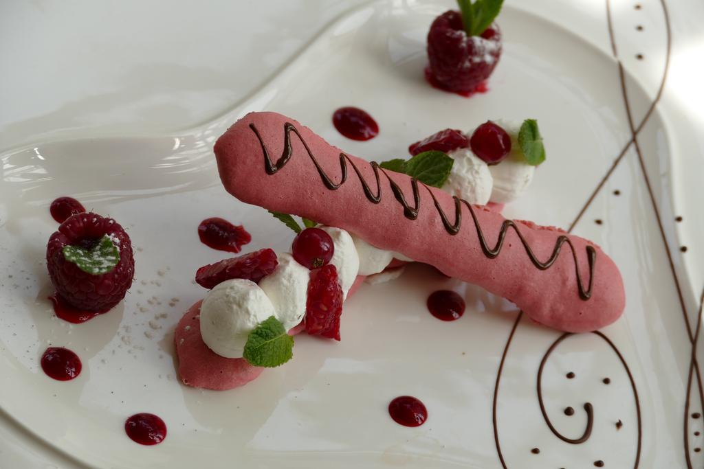 Logis Hotels Le Champalud Restaurant La Citadelle Oree-d'Anjou Luaran gambar