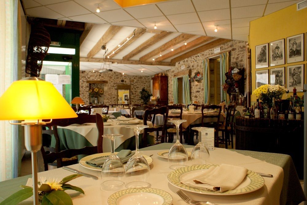 Logis Hotels Le Champalud Restaurant La Citadelle Oree-d'Anjou Luaran gambar