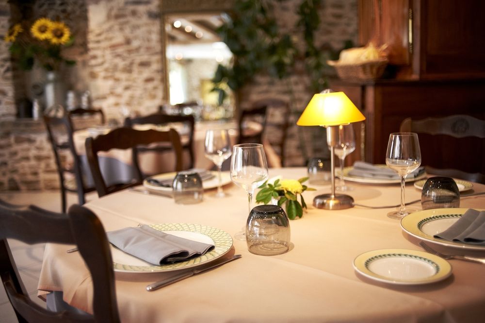 Logis Hotels Le Champalud Restaurant La Citadelle Oree-d'Anjou Luaran gambar