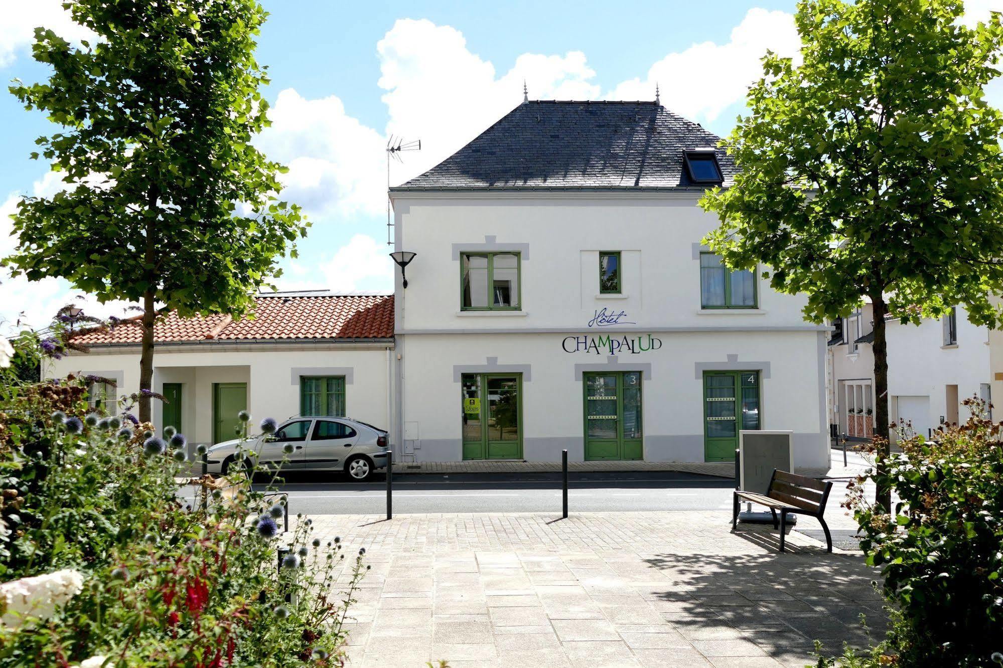 Logis Hotels Le Champalud Restaurant La Citadelle Oree-d'Anjou Luaran gambar