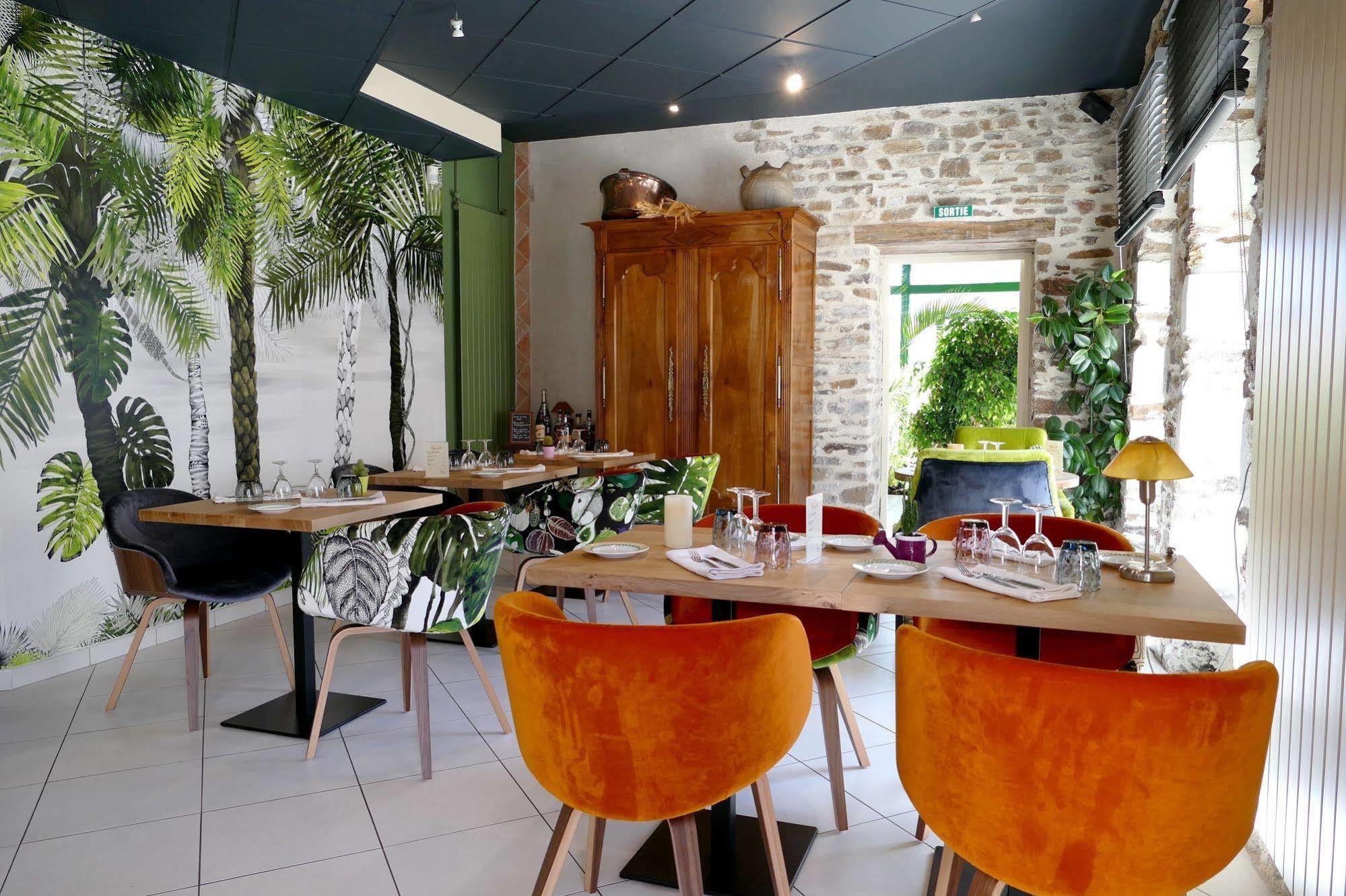 Logis Hotels Le Champalud Restaurant La Citadelle Oree-d'Anjou Luaran gambar