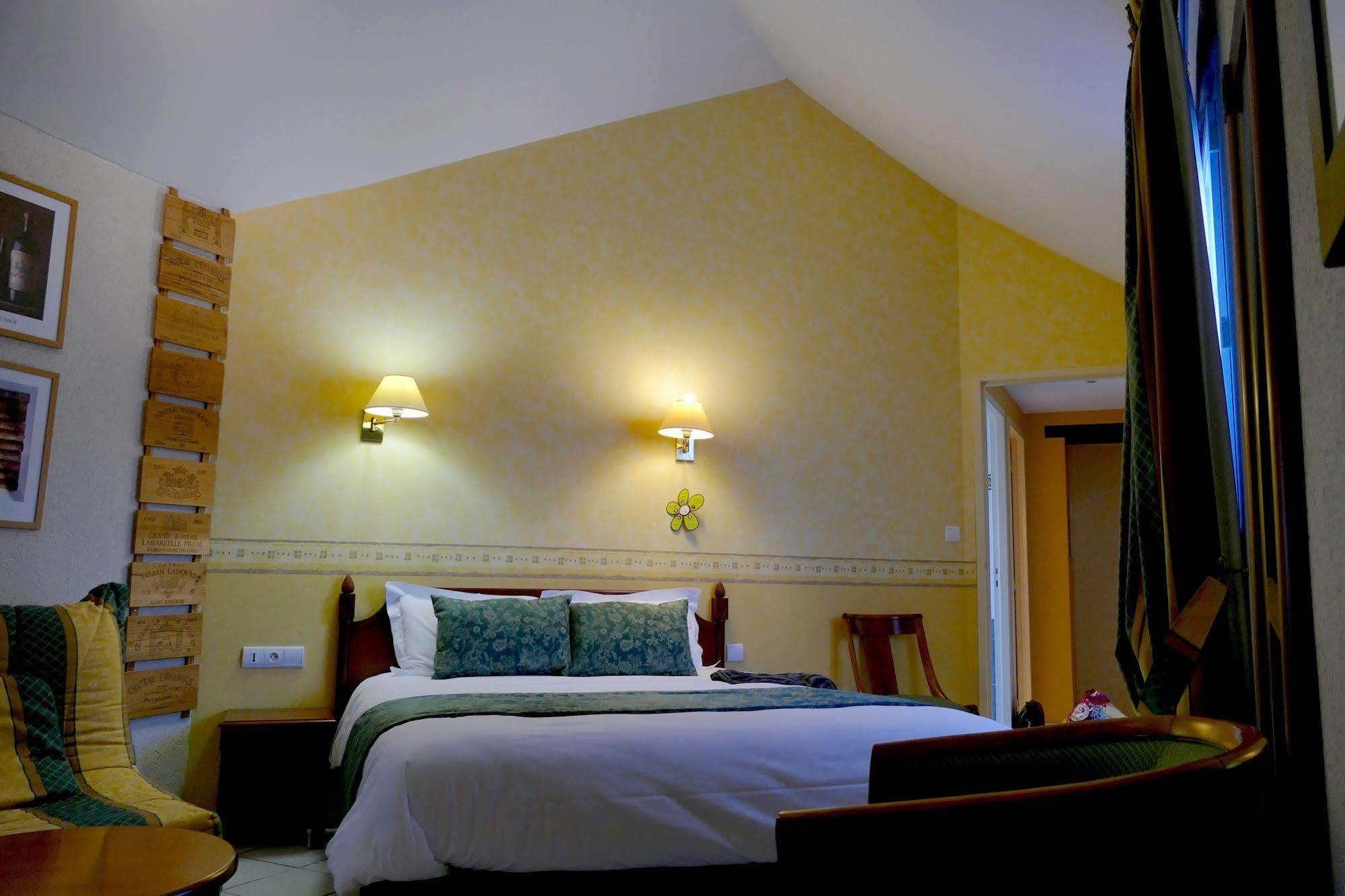 Logis Hotels Le Champalud Restaurant La Citadelle Oree-d'Anjou Luaran gambar