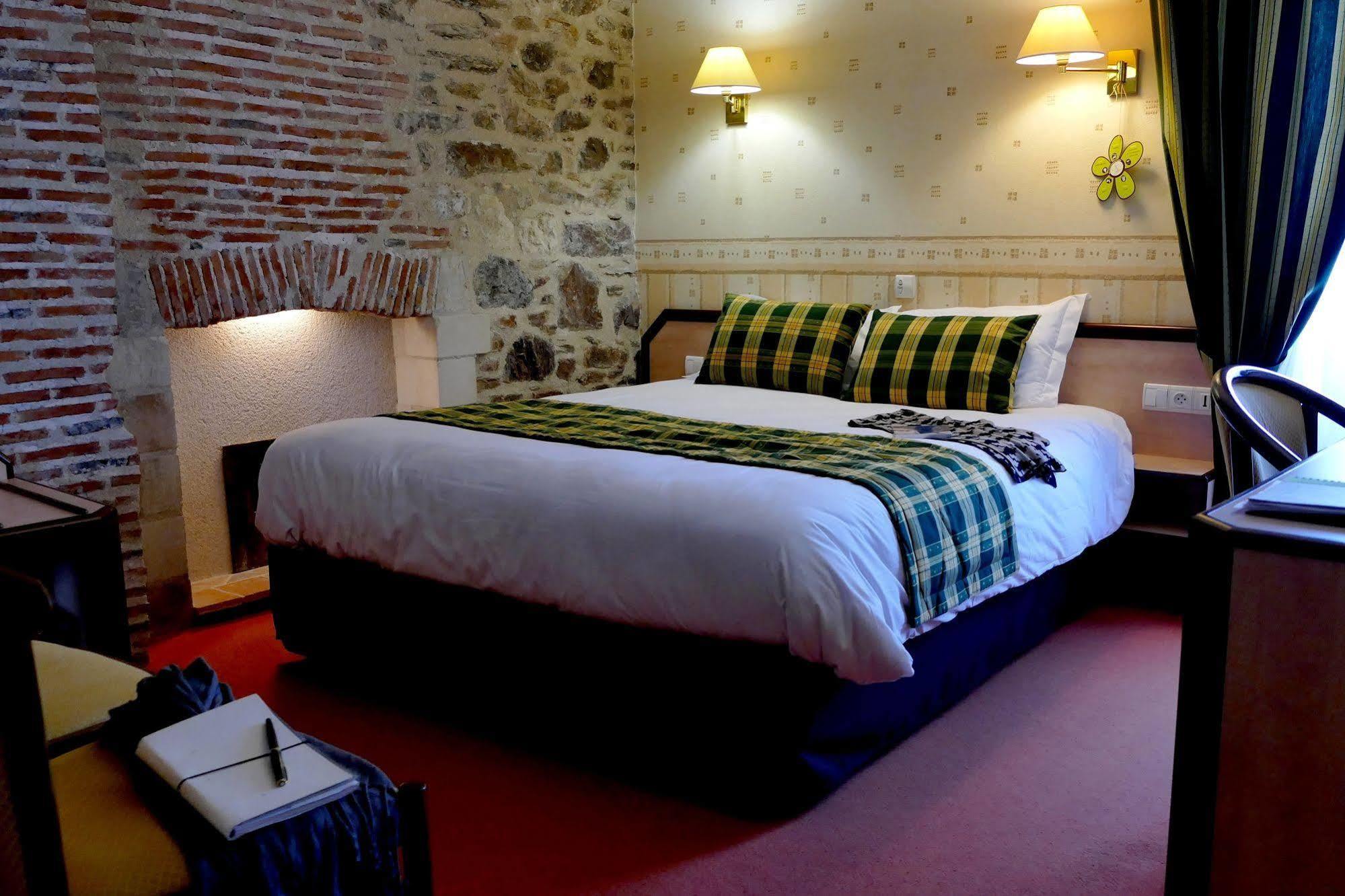 Logis Hotels Le Champalud Restaurant La Citadelle Oree-d'Anjou Luaran gambar