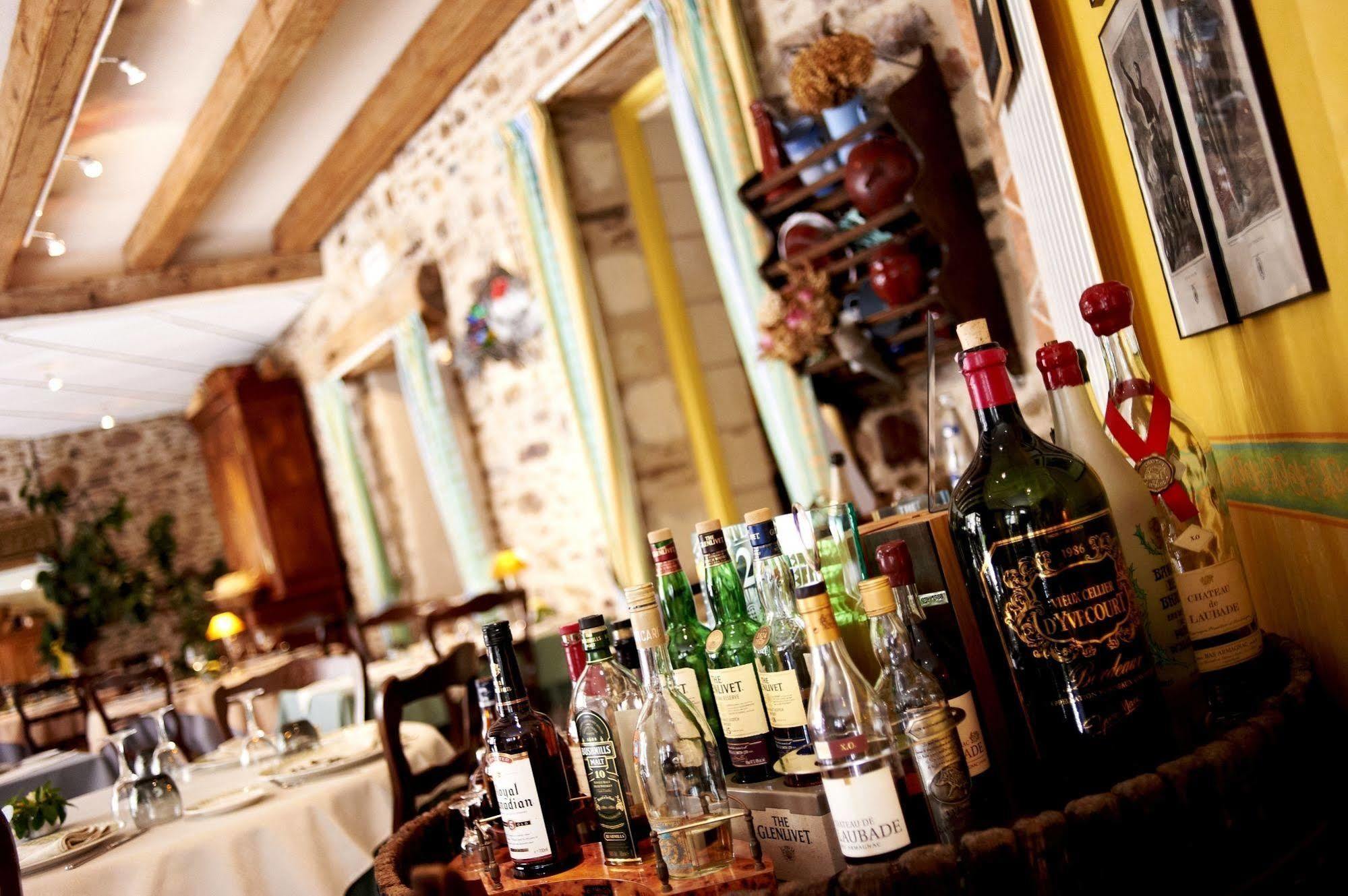 Logis Hotels Le Champalud Restaurant La Citadelle Oree-d'Anjou Luaran gambar