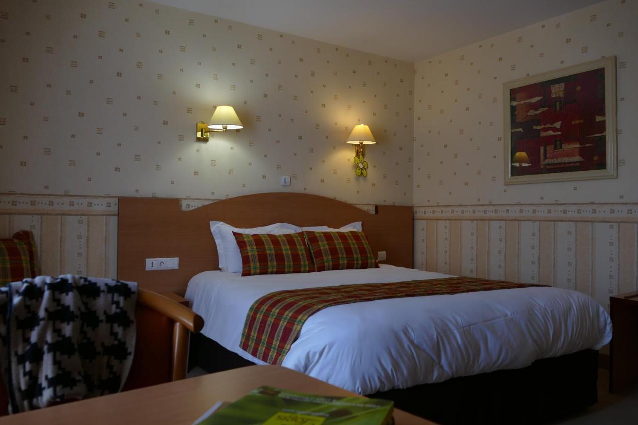 Logis Hotels Le Champalud Restaurant La Citadelle Oree-d'Anjou Luaran gambar
